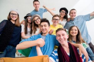 Read more about the article Polska młodzież nie wierzy politykom i instytucjom. Nowa edukacja obywatelska ma zwiększyć ich zaufanie i poczucie sprawczości