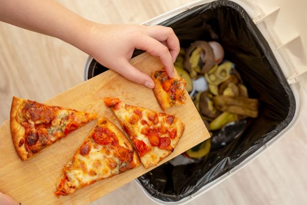 Read more about the article Dwóch na trzech Polaków przyznaje się do marnowania jedzenie – raport Banków Żywności