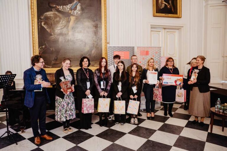 Read more about the article Fundacja Świętego Mikołaja – finał konkursu „Solidarna Szkoła” 2025