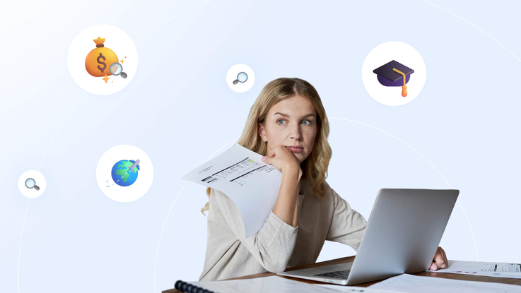 Kobieta siedząca przed laptopem