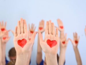 Read more about the article Prawie 1/3 dorosłych Polaków angażuje się w akcje wolontariackie. Przybywa firm wprowadzających wolontariat pracowniczy