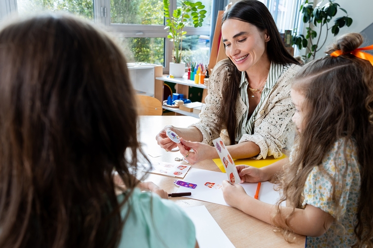 Read more about the article Czego potrzebują dzieci dorastające w świecie pełnym ekranów?