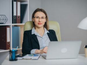 Read more about the article Im większa firma, tym większa różnica. Ile kosztuje bycie kobietą na rynku pracy?