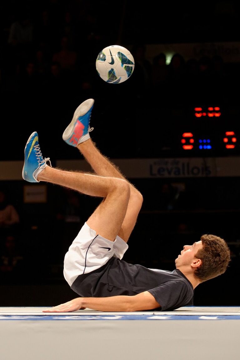Football_freestyle_2013_Masters_epee_wikipedia