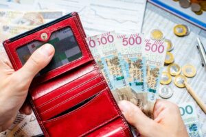 Read more about the article W tym roku gotówka dominuje wśród prezentów komunijnych. Biżuteria na drugim miejscu