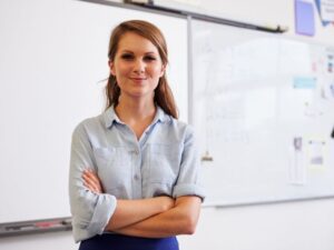 Read more about the article Nauczyciele coraz częściej korzystają z narzędzi AI. CNK uruchamia dla nich bezpłatny kurs