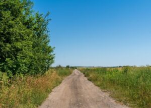 Read more about the article Polska wieś dotknięta depopulacją. Reforma planowania przestrzennego może utrudnić powroty młodych